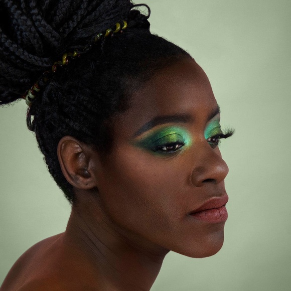 Cosmic Brushes "Serenity" eyeshadow palette - Picture 11 of 12